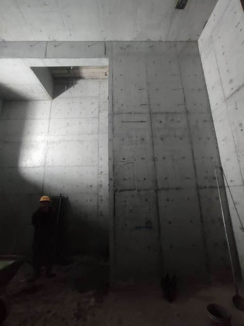 裕华墙上开槽钢筋断了有影响吗